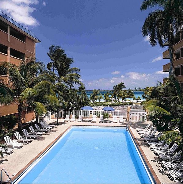 Отель Nassau Palm Экстерьер фото
